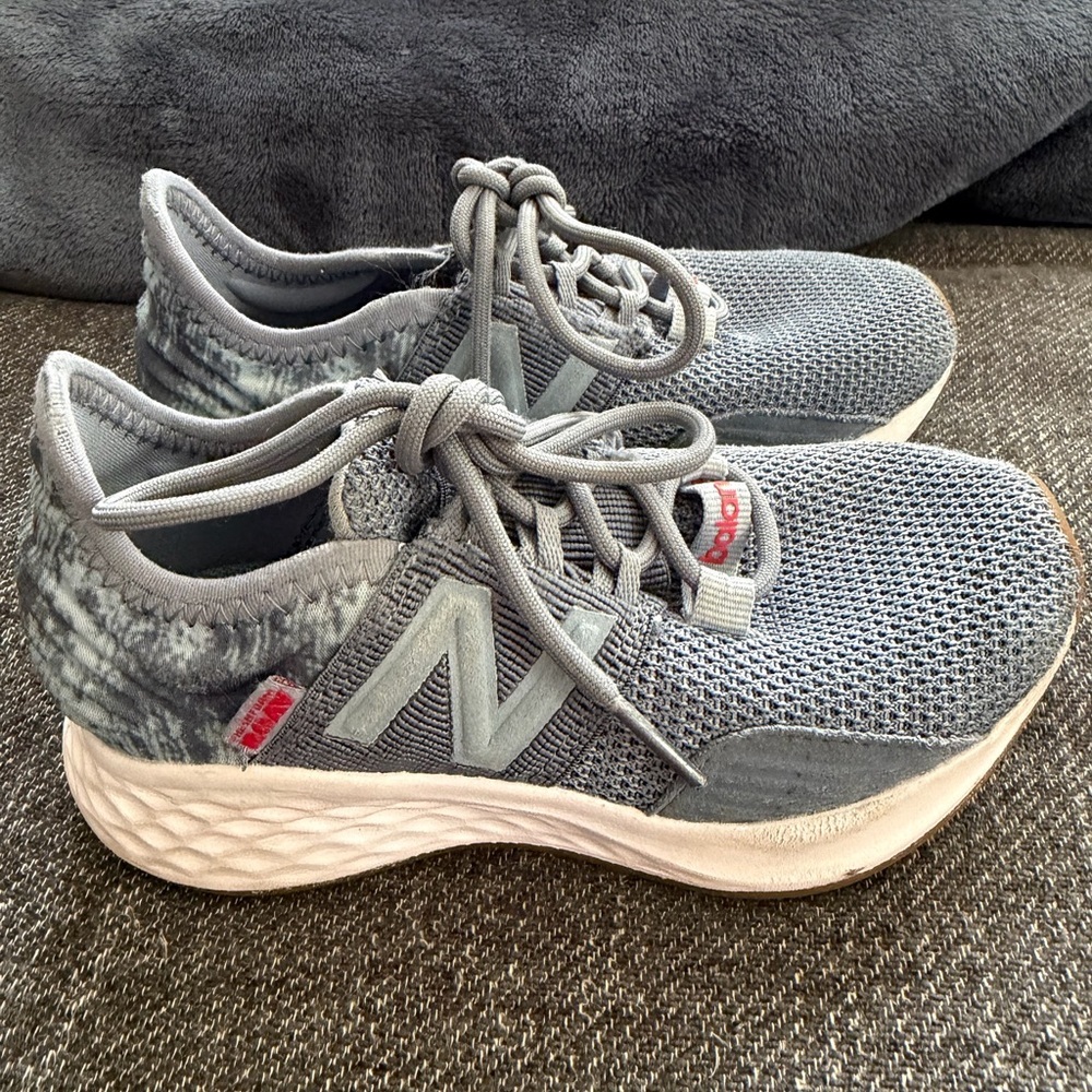 New Balance Fresh Foam Roav Running Shoes Kids Size 10.5 Steel Blue White￼ - Picture 2 of 14